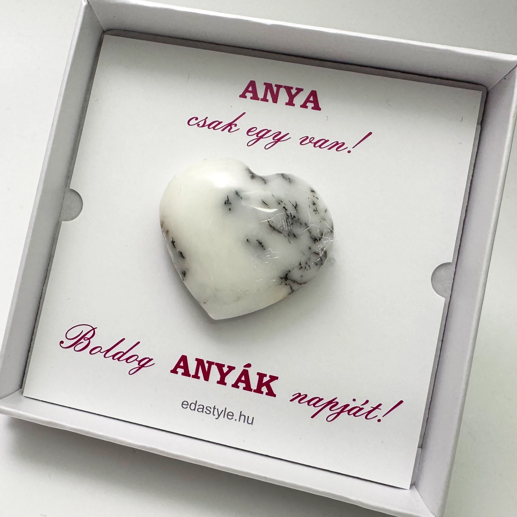 Anyák napi ásvány szív merlinit